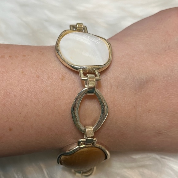 Vintage MCM Natural Wood And Milky Opalescent Chain Bracelet - Picture 16 of 16
